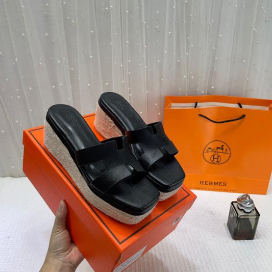 ORAN BLACK PLATFORM SLIDE