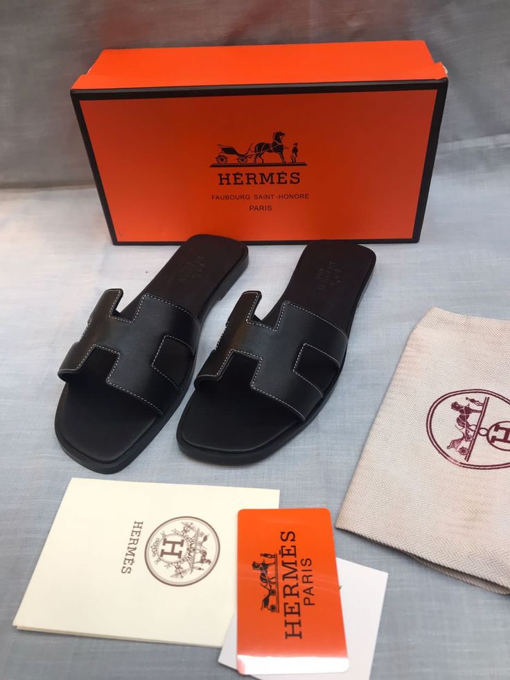 ORAN BLACK FLAT