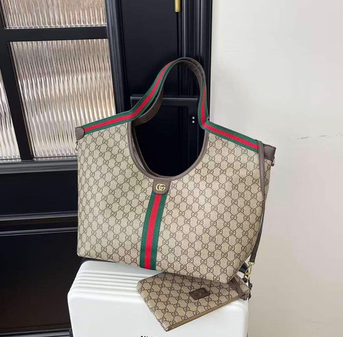 *Introducing The Latest Gucci Giglio Large Tote Bag*