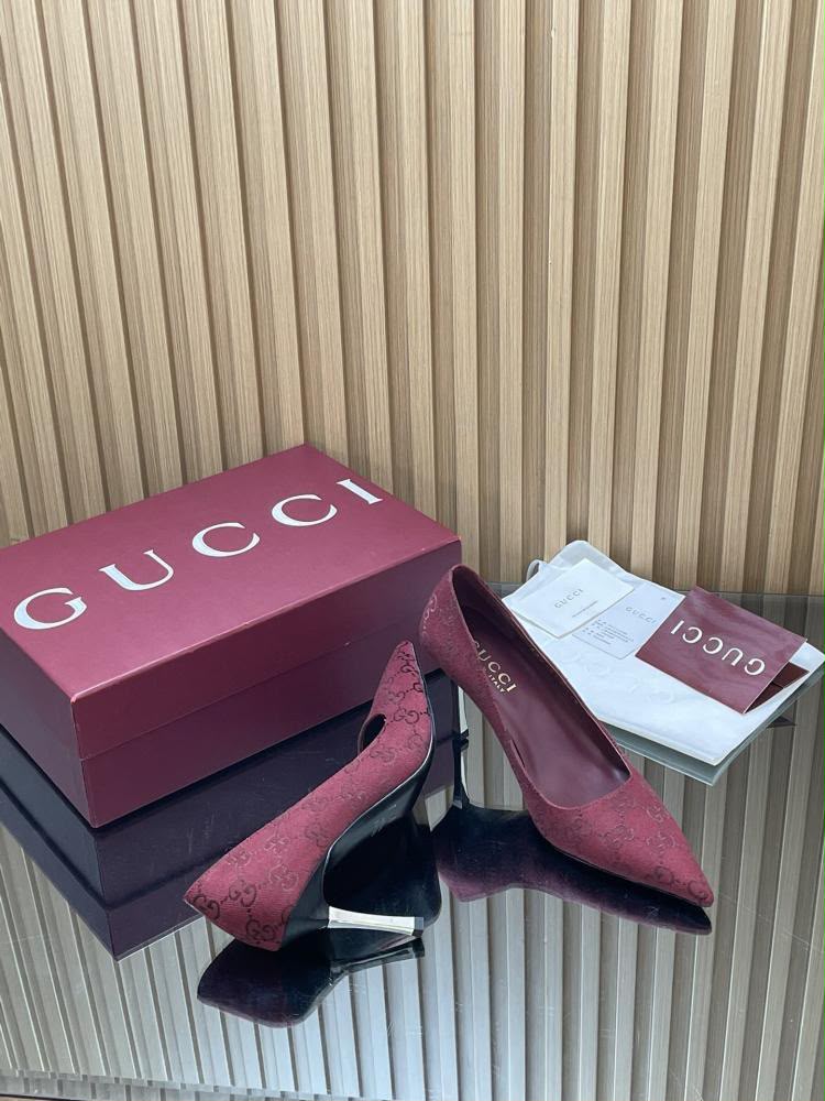 GUCCI POINTED-TOE PUMPS MAROON