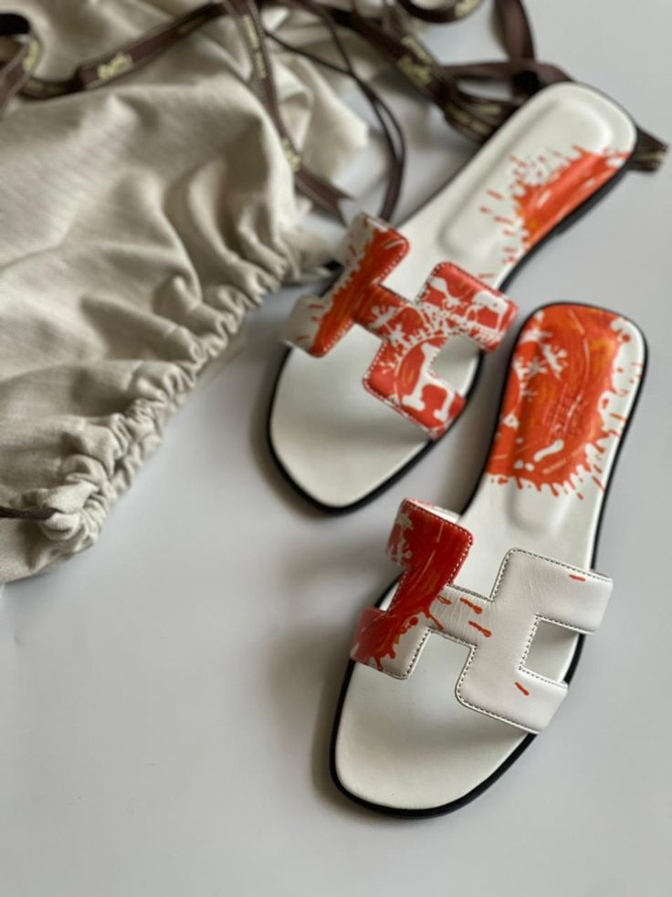 ORAN ORANGE & WHITE FLAT