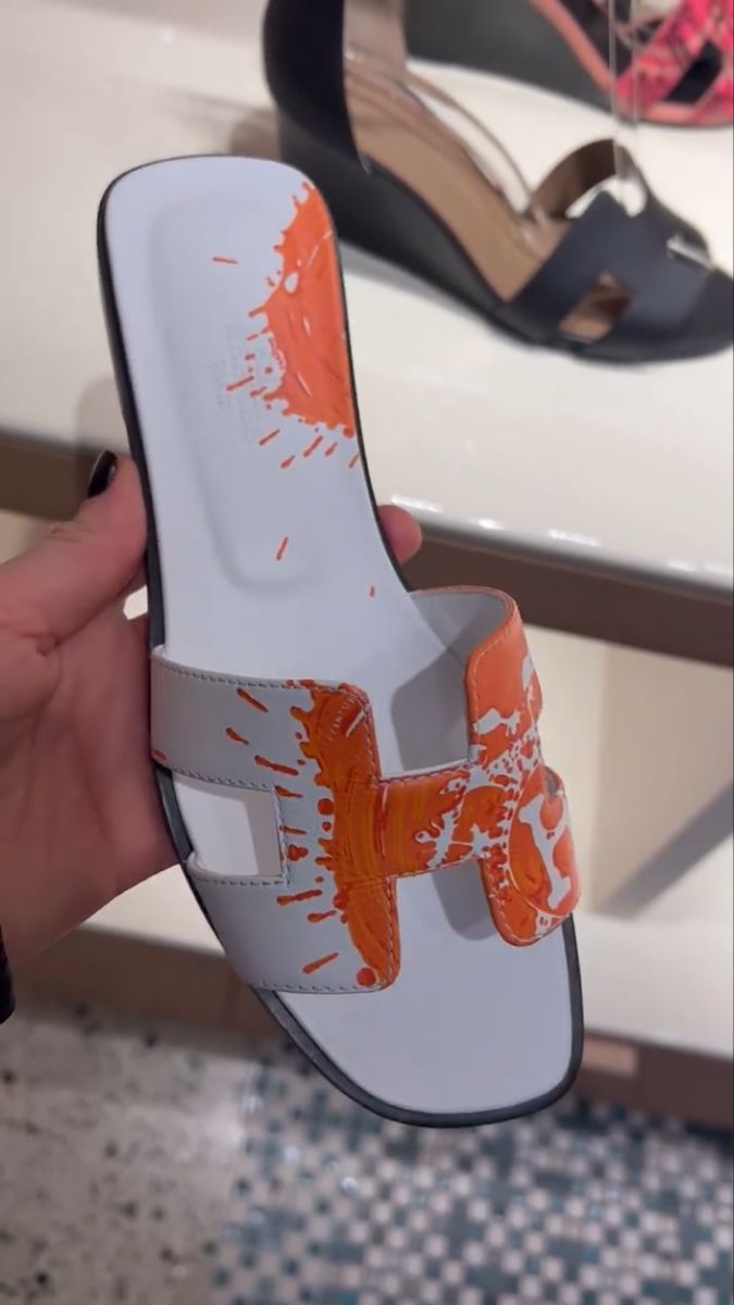 ORAN ORANGE & WHITE FLAT