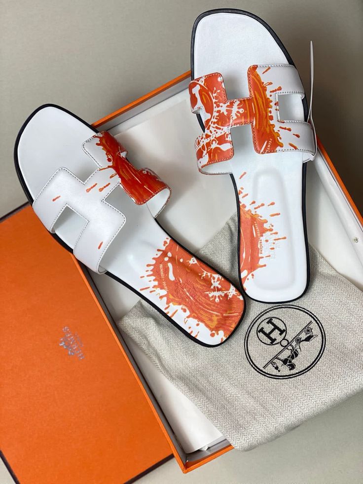 ORAN ORANGE & WHITE FLAT