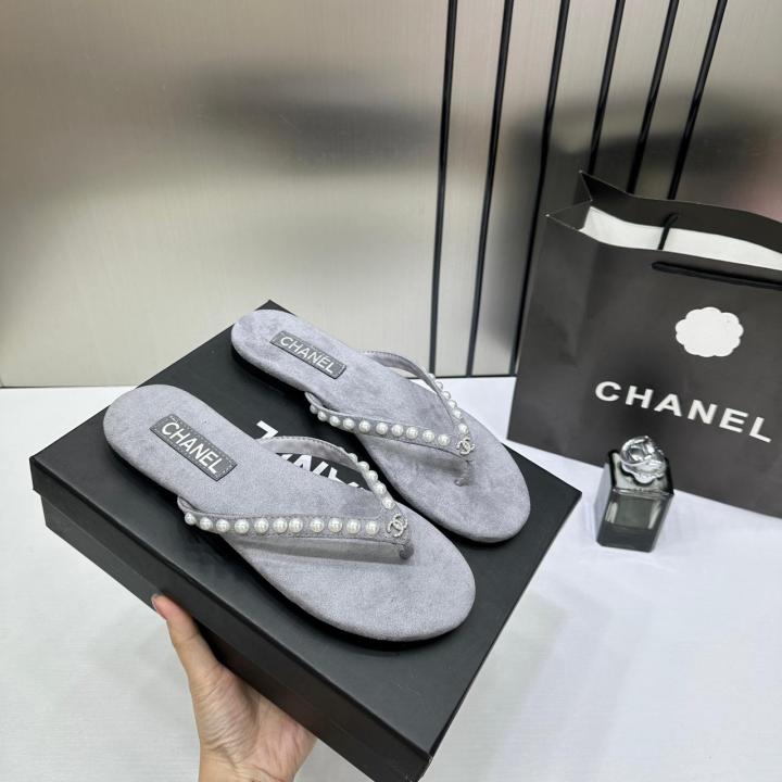 CC PEARL GREY VELVET SLIDE