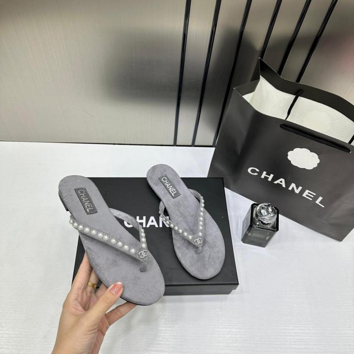 CC PEARL GREY VELVET SLIDE