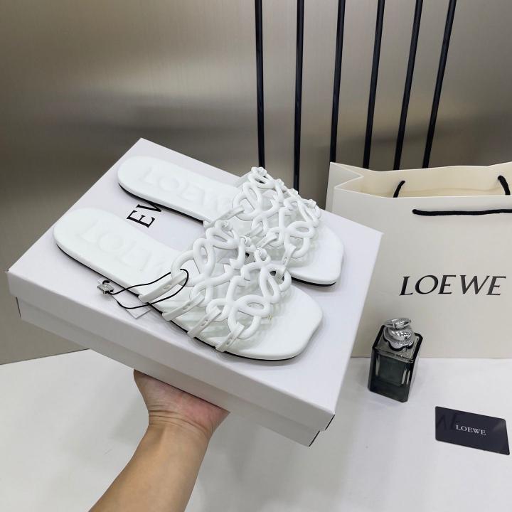 PETAL WHITE ANAGRAM SANDLE