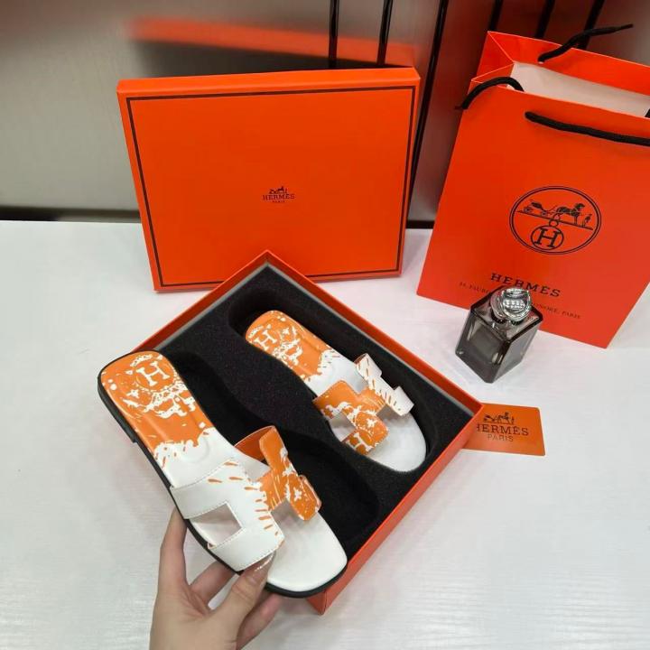 ORAN ORANGE & WHITE FLAT