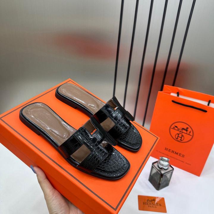 ORAN CROC LEATHER FLAT