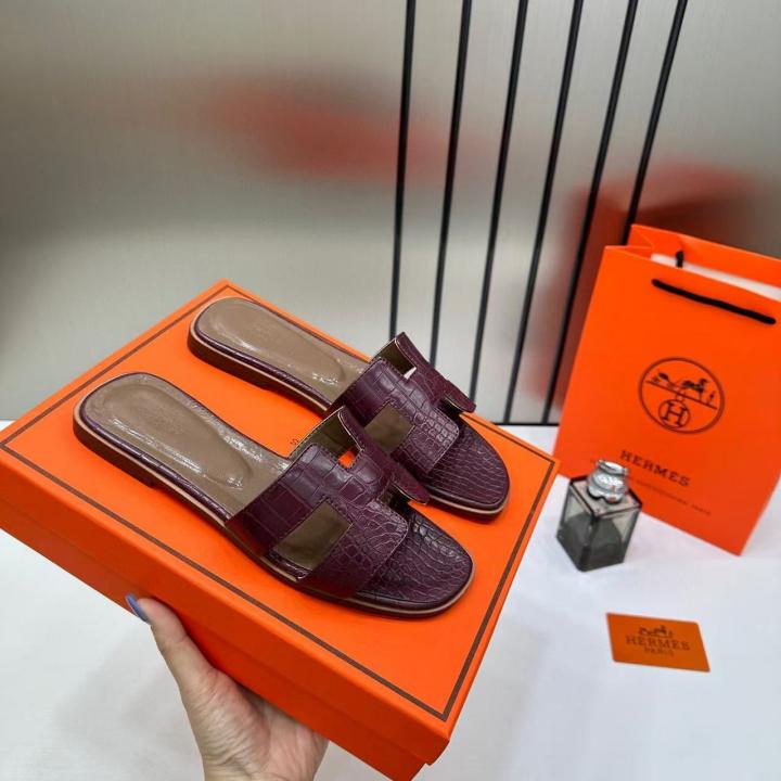 ORAN CROC LEATHER FLAT