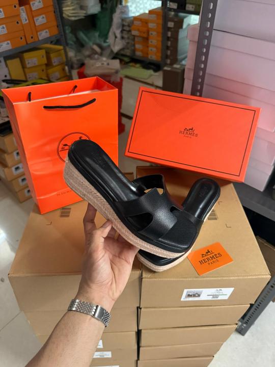 ORAN BLACK PLATFORM SLIDE