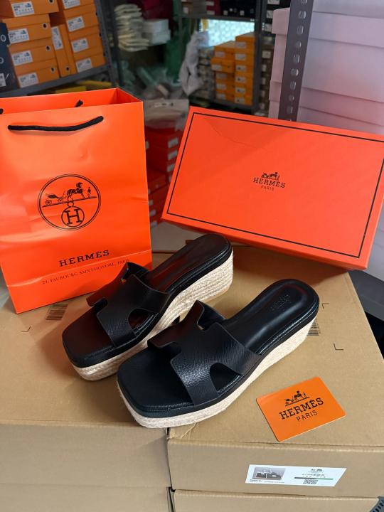 ORAN BLACK PLATFORM SLIDE
