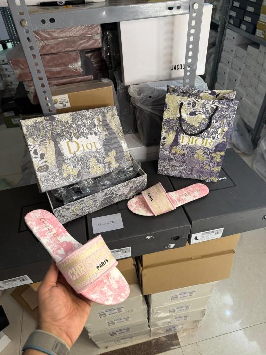 DWAY EMBROIDERED PINK SLIDE