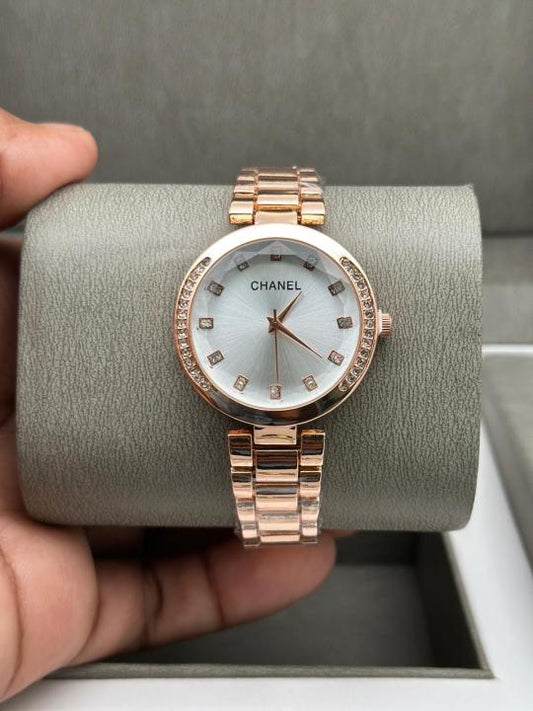 Chane-l women diamondr osegold white dial