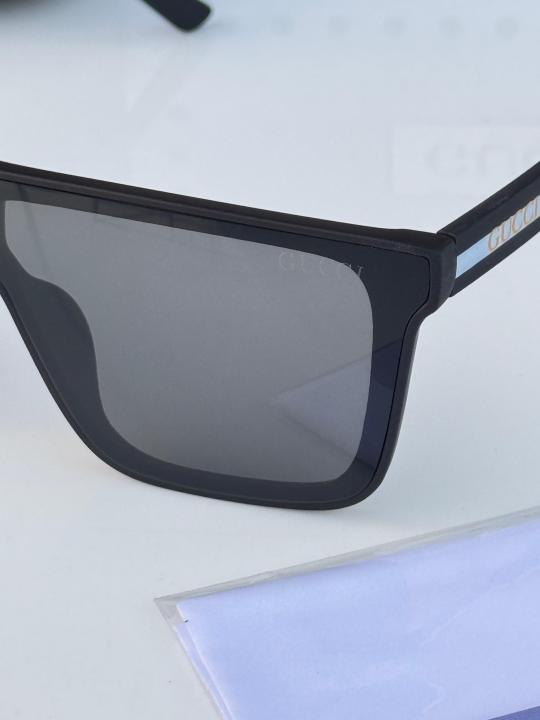 2639 black white