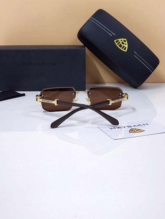 011 BROWN GOLD SHOWROOM DESIGNER