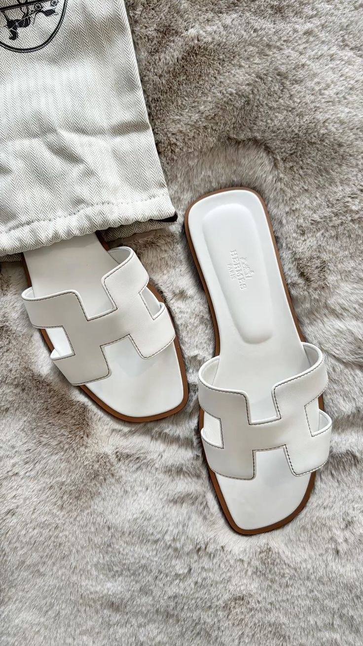 ORAN WHITE FLAT