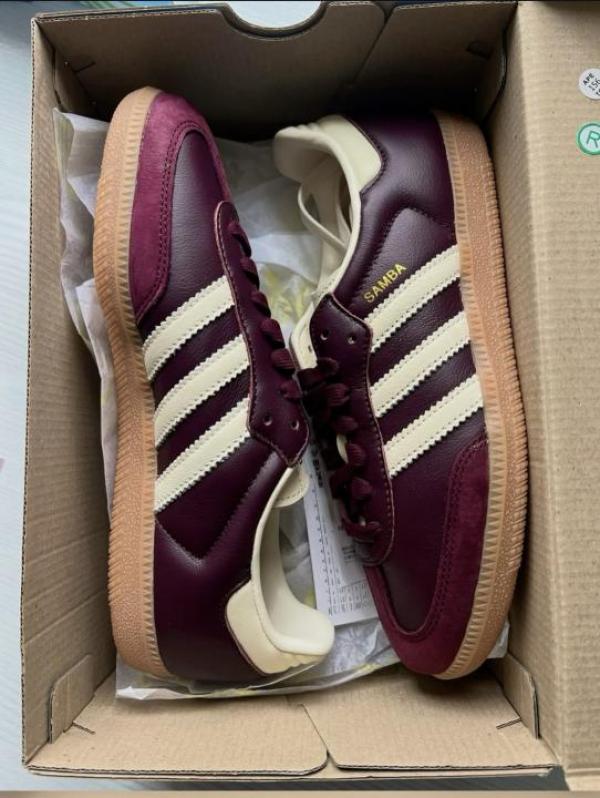 RETRO MAROON SNEAKER
