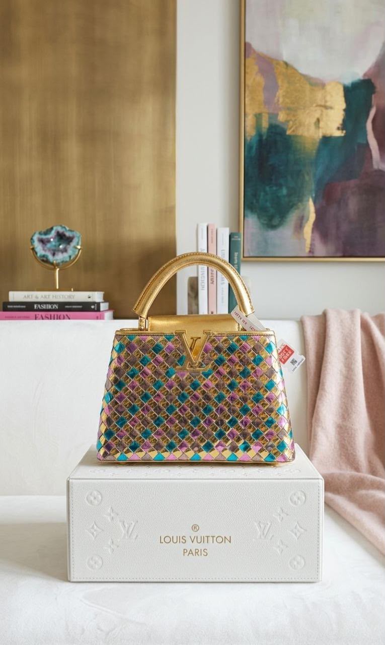Louis Vuitton Capucines Genuine leather Bag