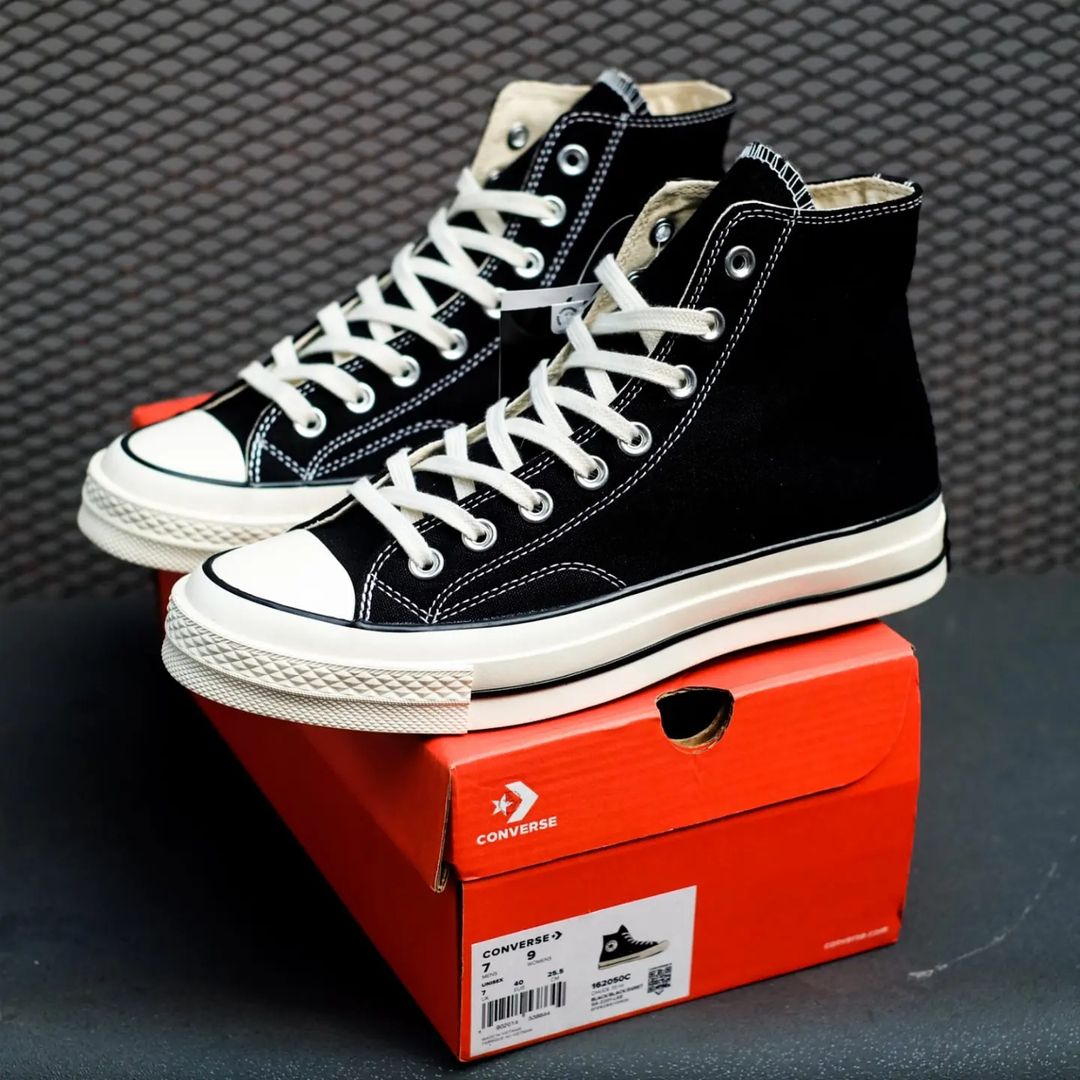 CHK 70 BLACK SNEAKER