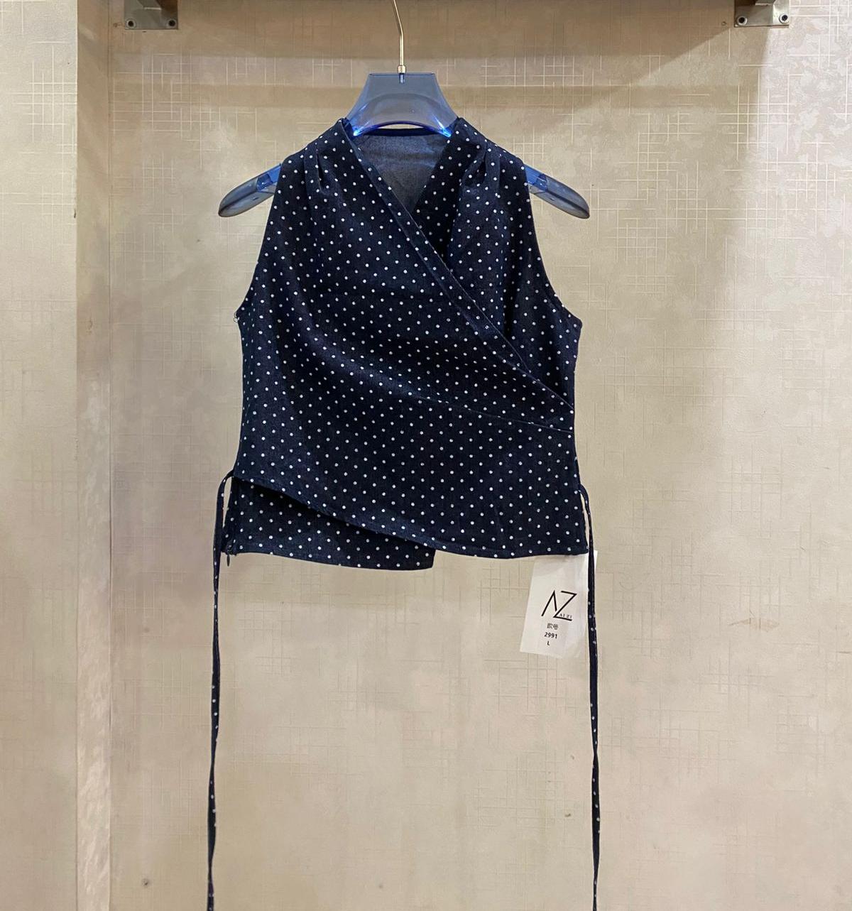 DENIM DOT WRAP TOP 1505