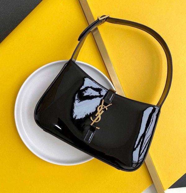 GLOSSY HOBO BAG ¥$L