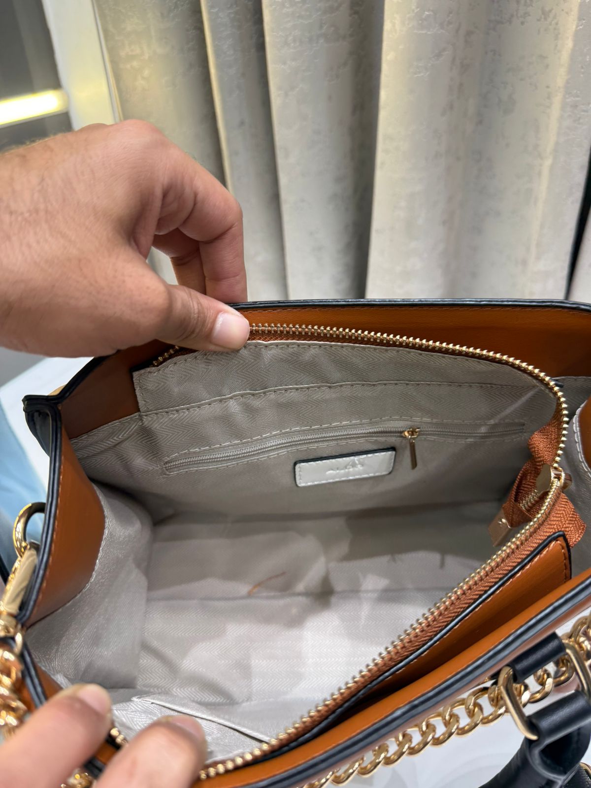 LD0 ASHOVER CONTRAST TRIM SATCHEL BAG