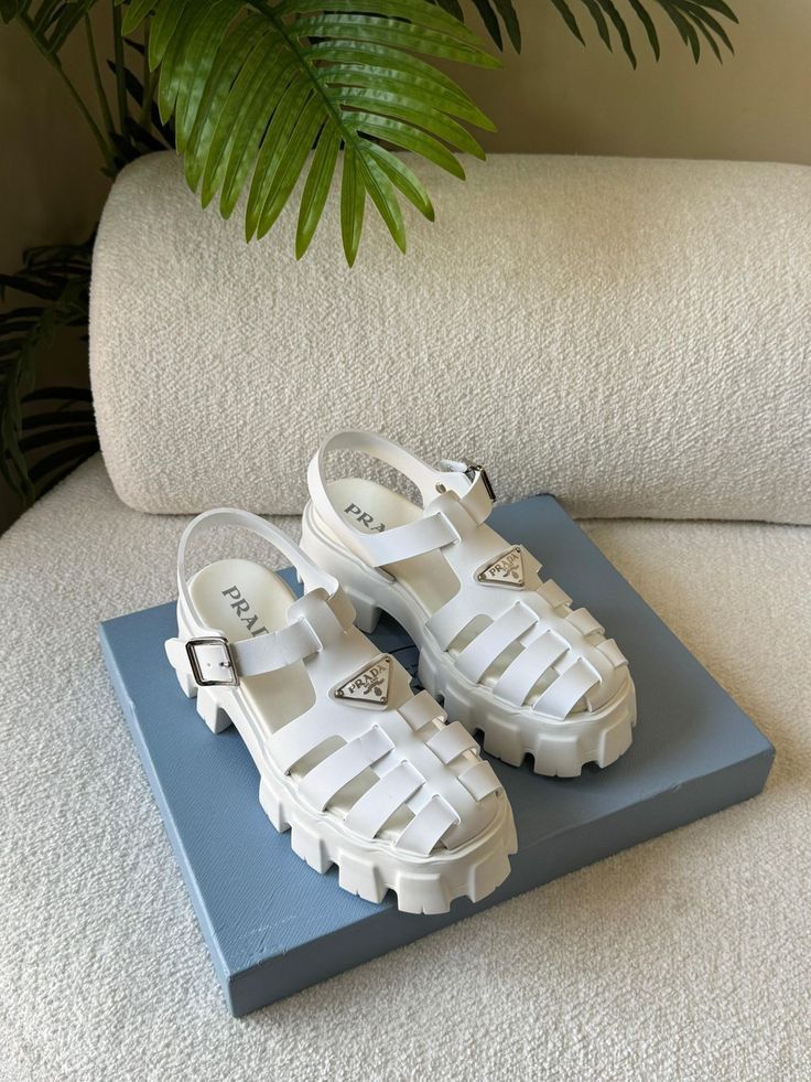 Rubber Monolith sandal in white
