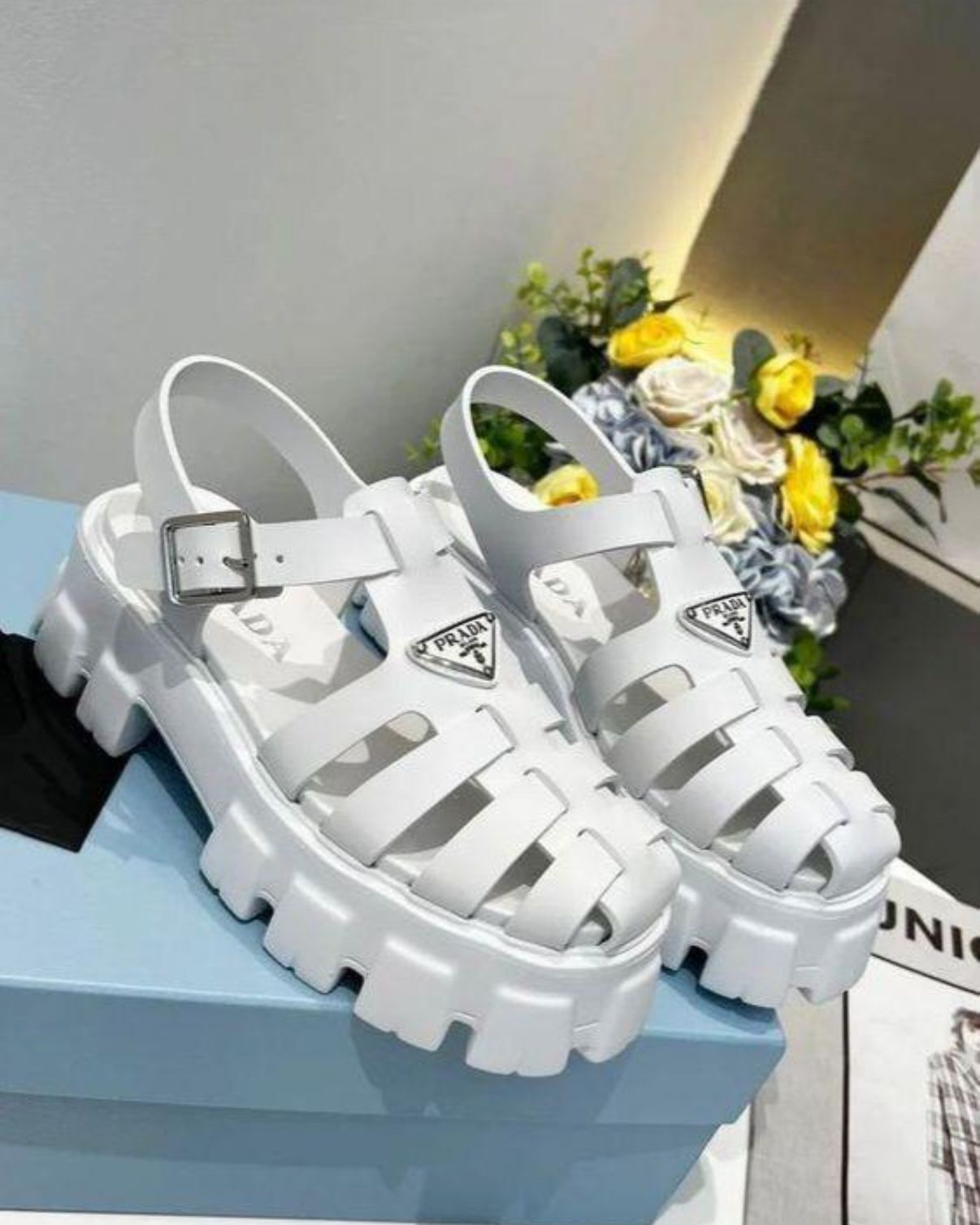 Rubber Monolith sandal in white