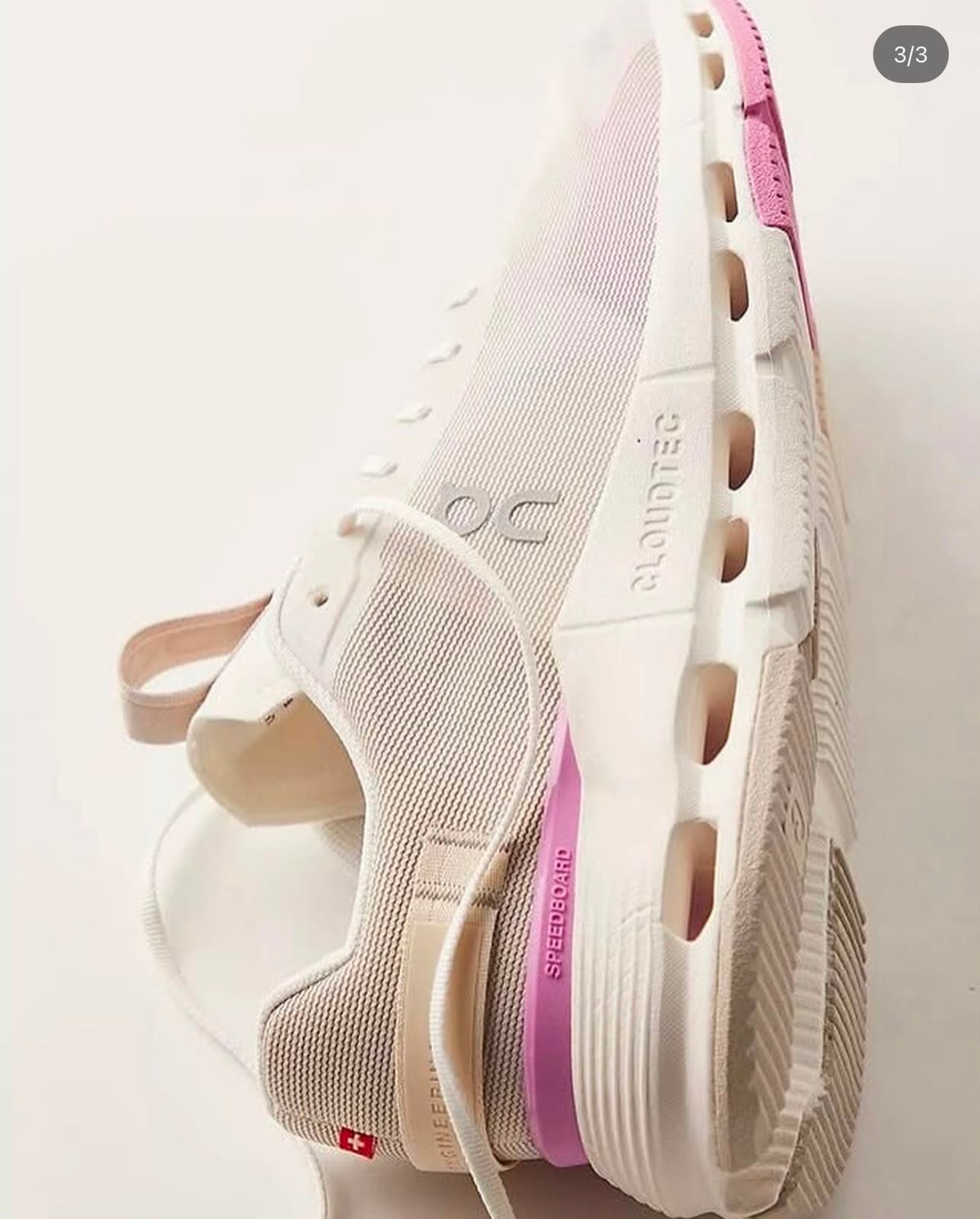 ON CLOUDNOVA SNEAKER