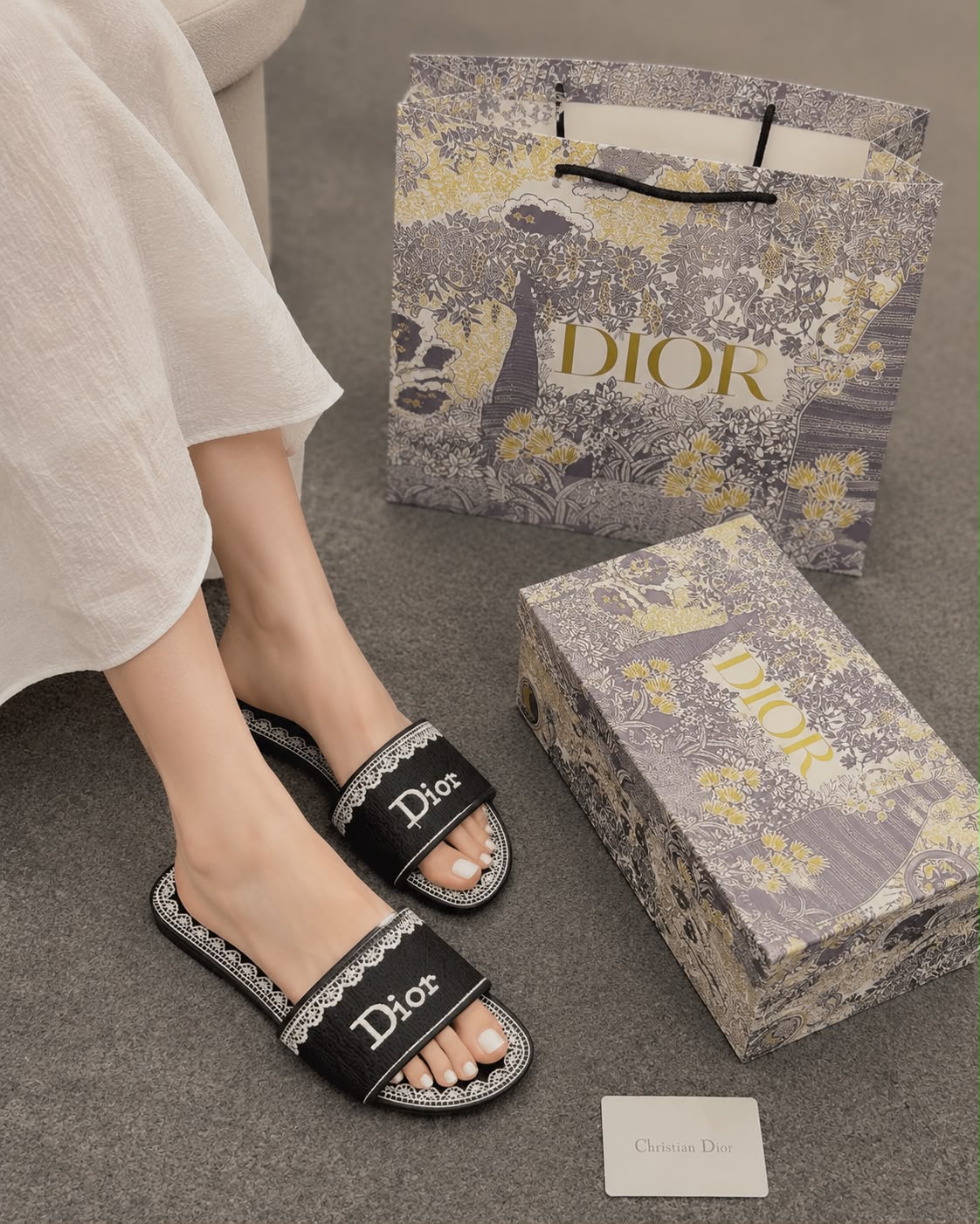 DIOR FLAT