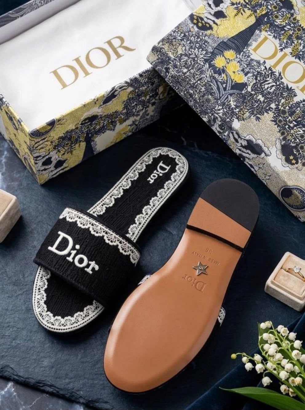 DIOR FLAT