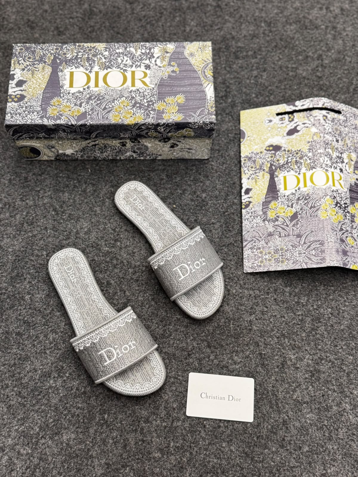 DIOR FLAT