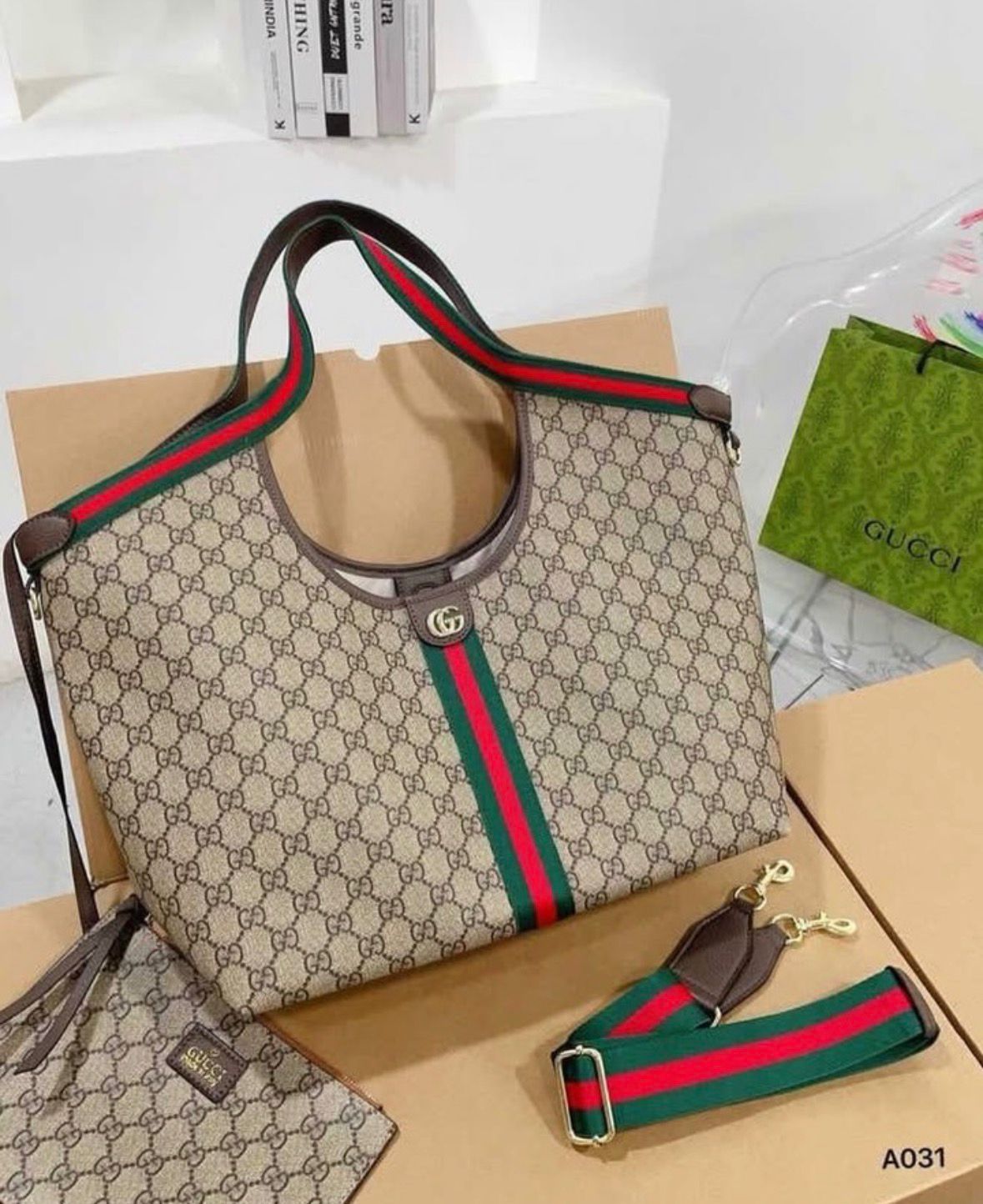 *Introducing The Latest Gucci Giglio Large Tote Bag*