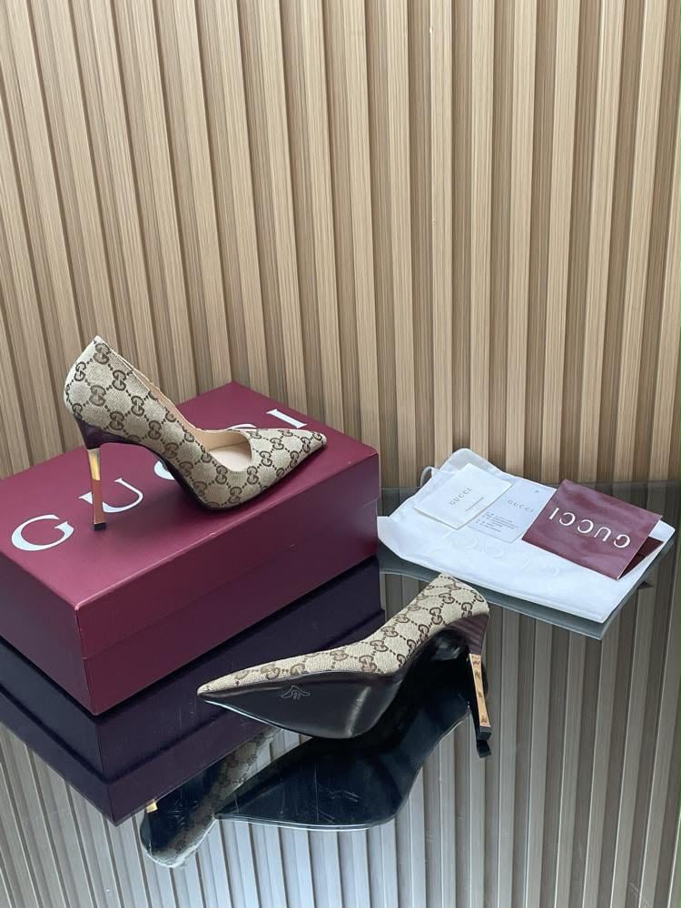 Gucci pump heels