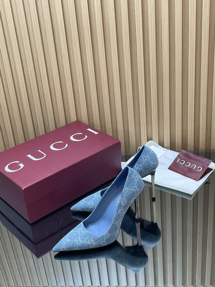 Gucci pump heels