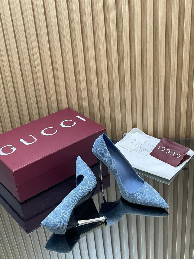 Gucci pump heels