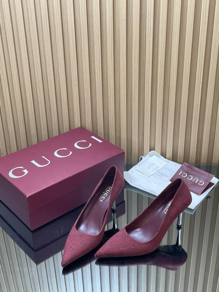 GUCCI POINTED-TOE PUMPS MAROON