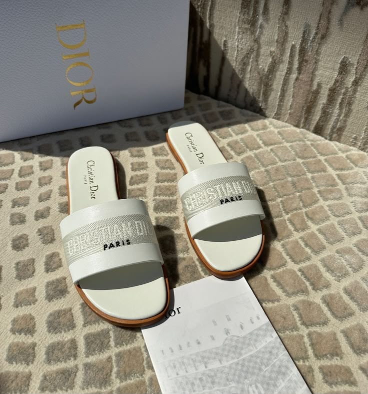 CHRISTIAN DIOR LATEST INSTORE FLATS 1607