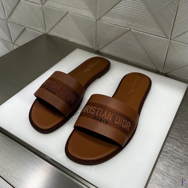 CHRISTIAN DIOR LATEST INSTORE FLATS 1607