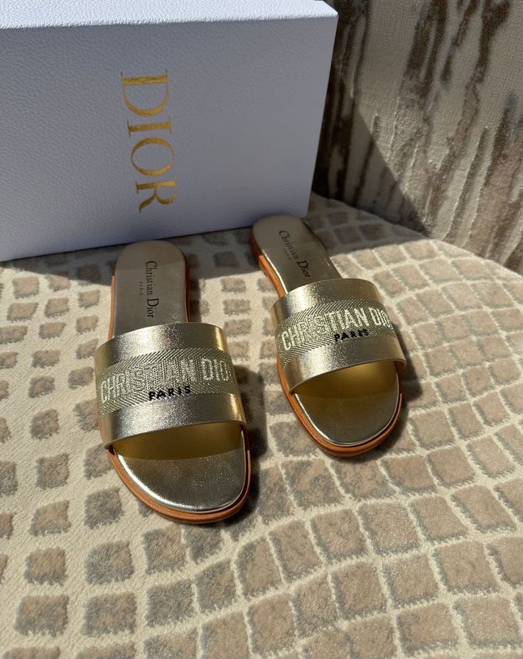 CHRISTIAN DIOR LATEST INSTORE FLATS 1607