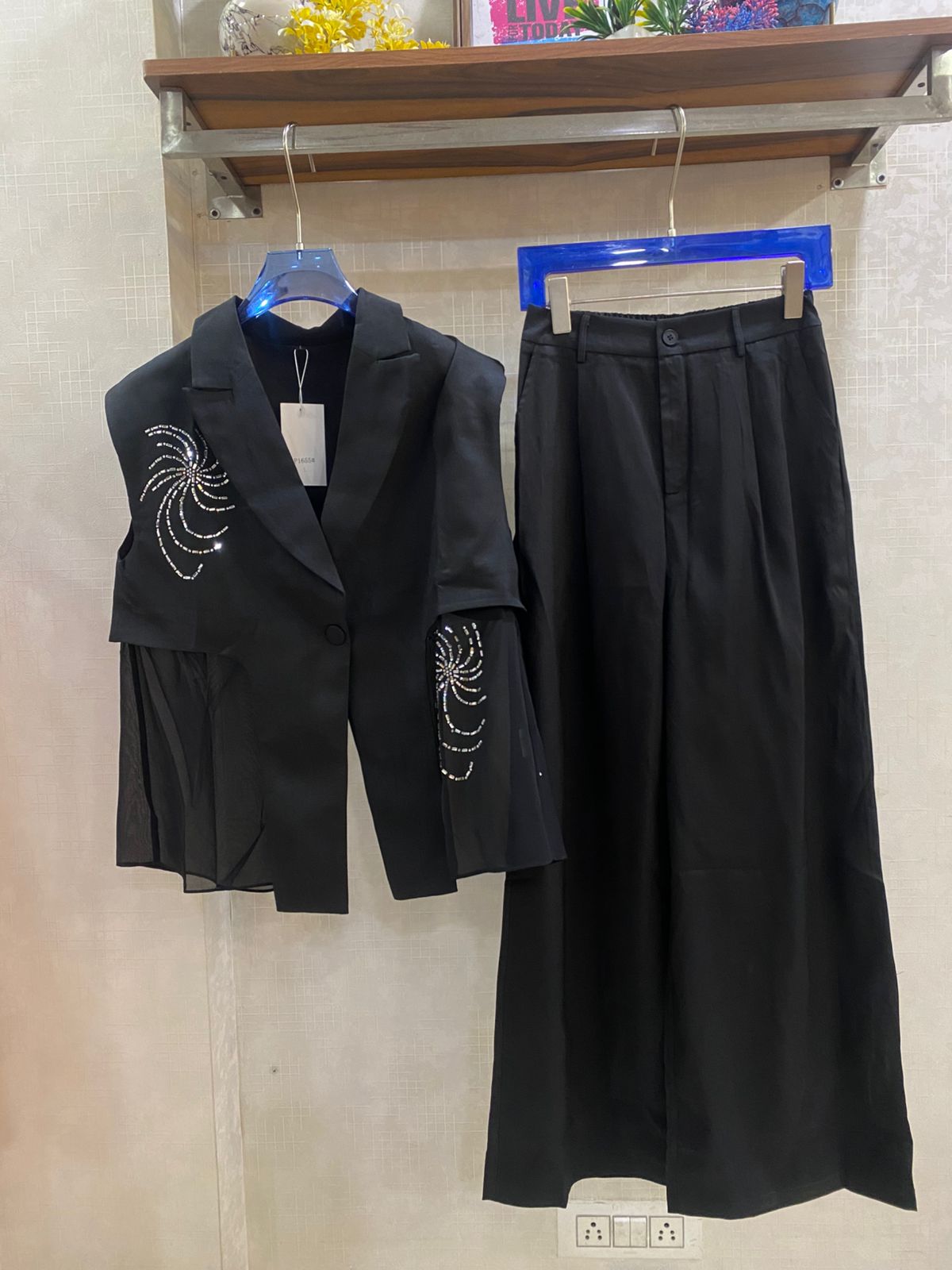 Embellished sleeveless blazer set
