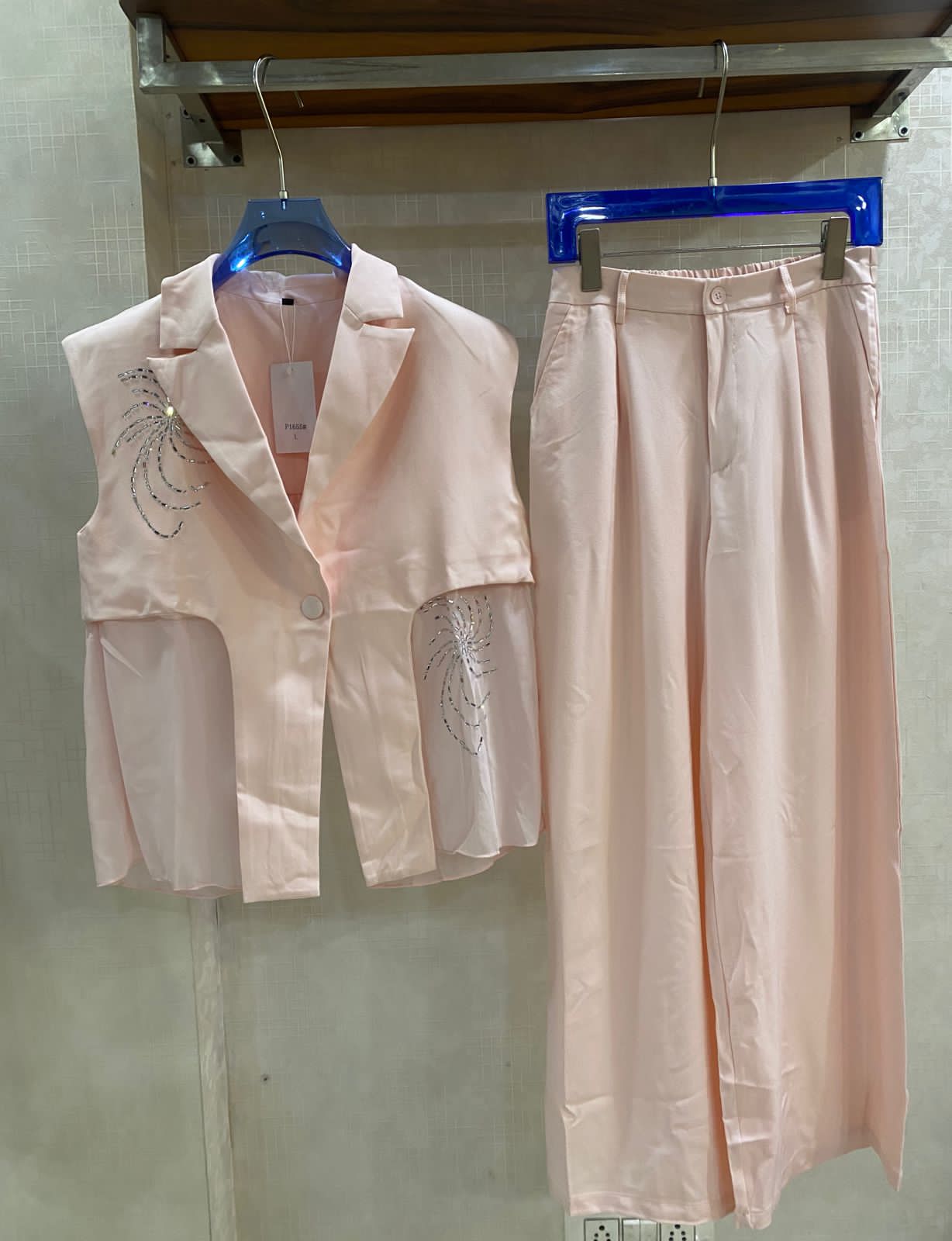 Embellished sleeveless blazer set