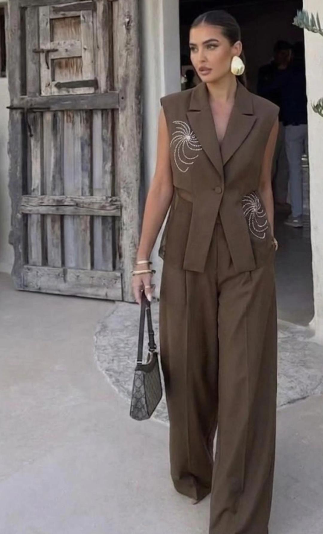 Embellished sleeveless blazer set 2007