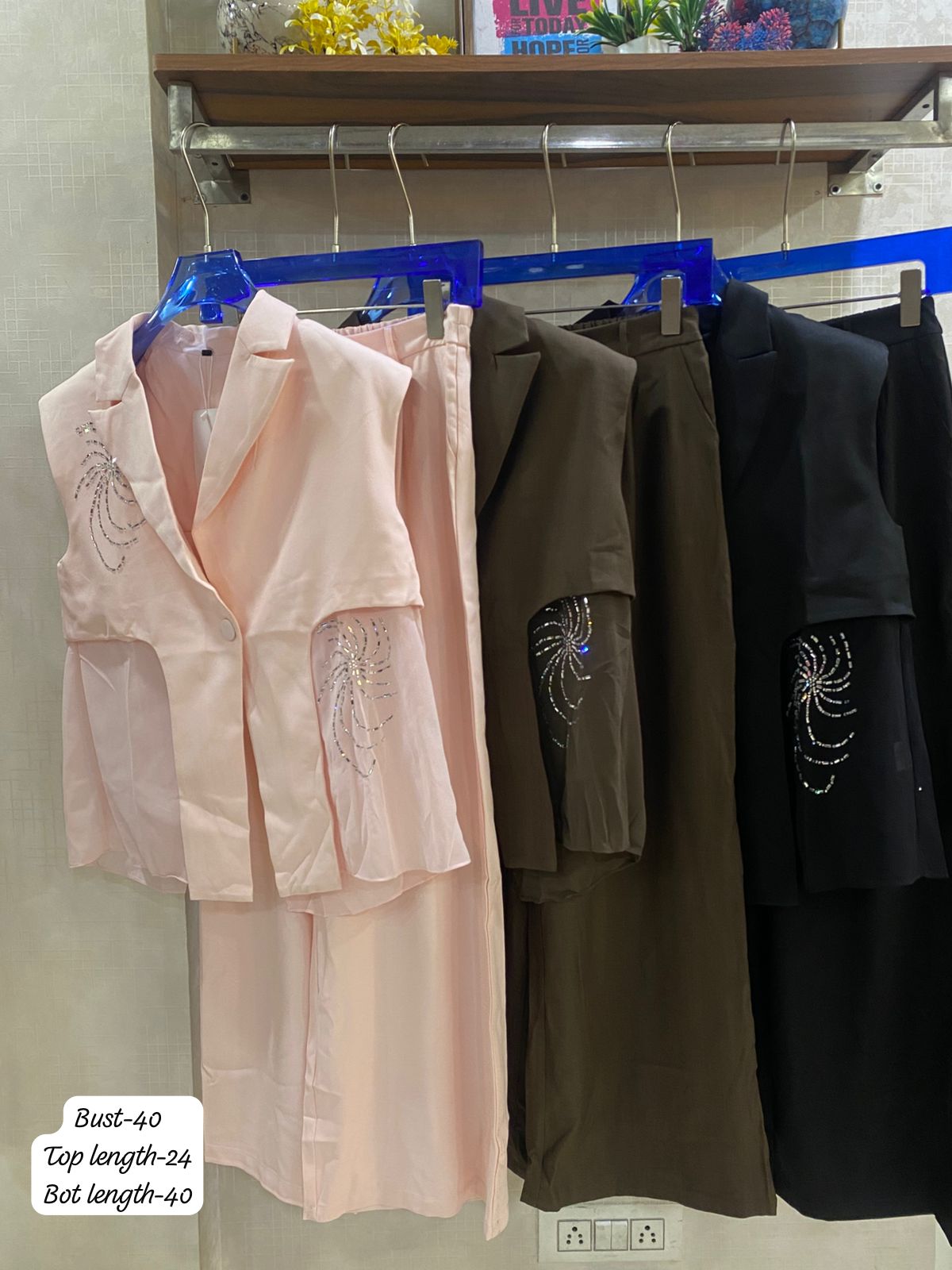 Embellished sleeveless blazer set 2007
