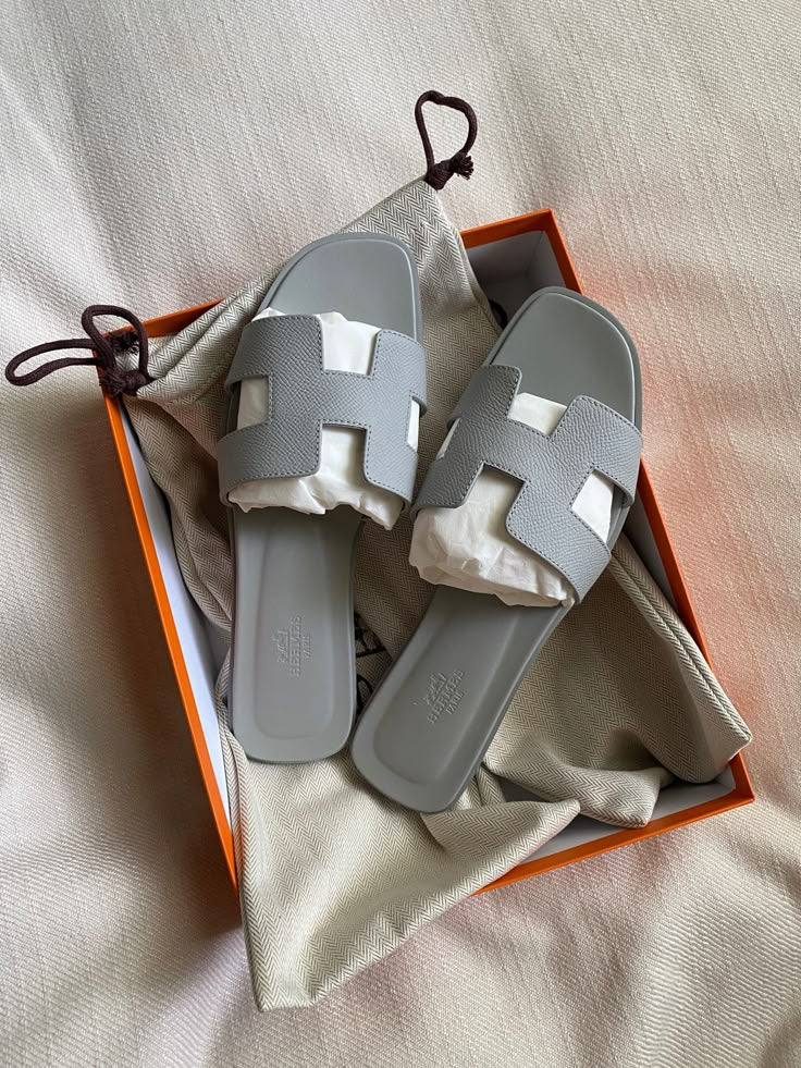 ORAN GREY FLAT